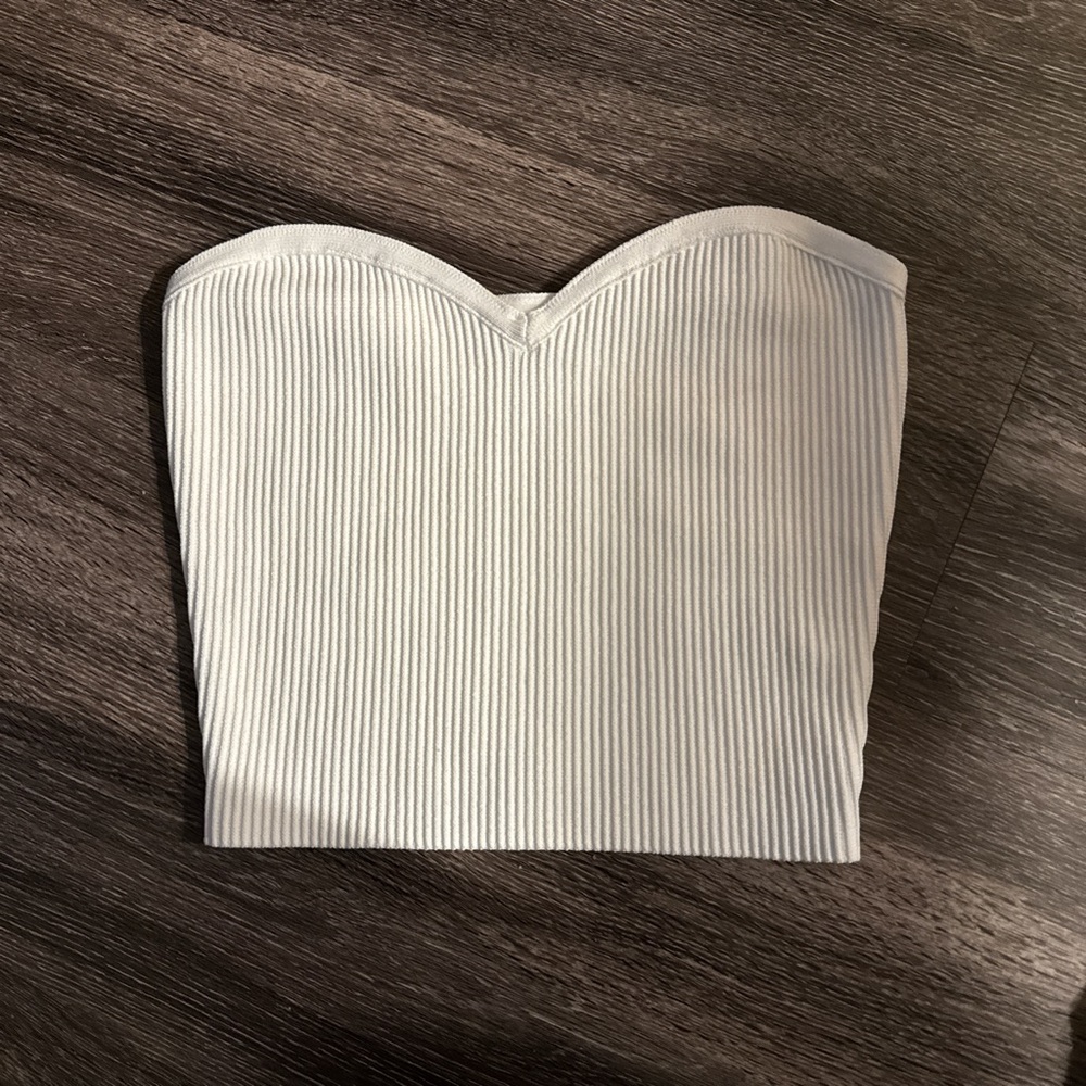Aritzia cropped top